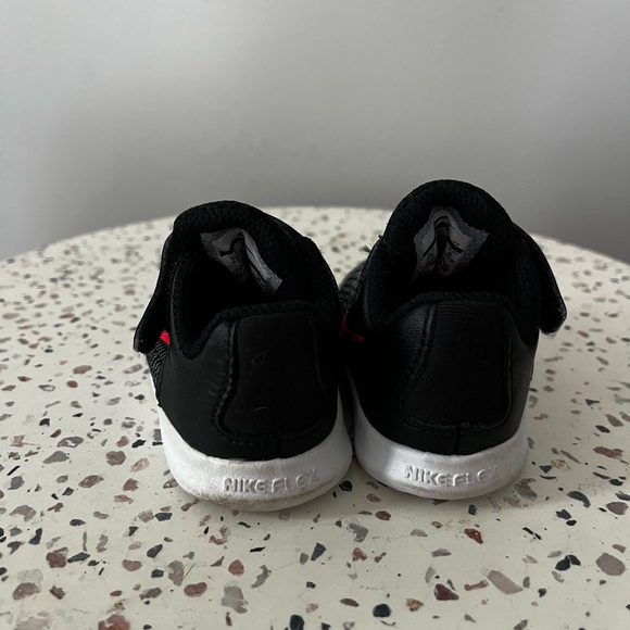 Nike FLEX RN 2018 Baby Girl Black US Size 2C AH3441-001 Athletic Shoes - Picture 2 of 5